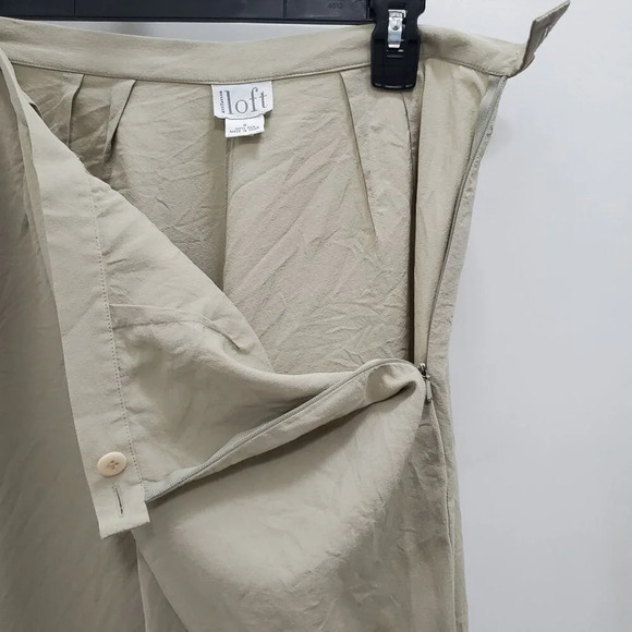 Ann Taylor LOFT Women's Vintage Tan 100%‎ Silk Flat Front Lagenlook Pants Size 8 - Picture 2 of 4